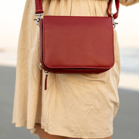 Famous Brand 2023 New Style Cc Brand Crossbody Bag Woman Handbag - China  Bag and Handbag price